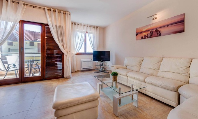 Kamenari Apartment | Adria Port 3BD Apartment with Pool and Sea View