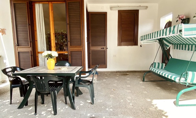 San Cataldo House | ADV Holiday House- Independent villa surrounded by a garden, 300 meters from the sea