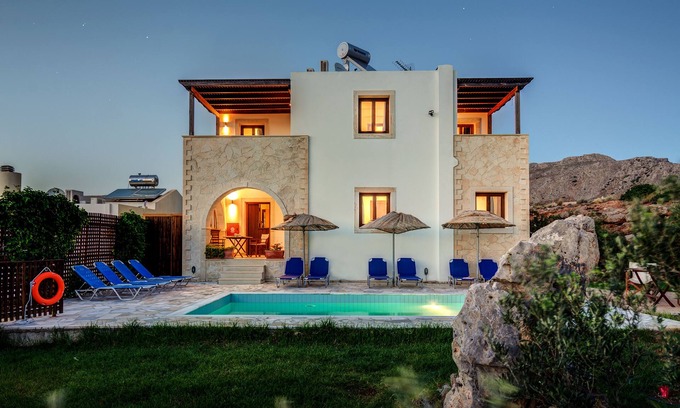 Makry Gialos Villa | Aeolus villa with private pool, stunning sea views, beach in 5min, Wifi