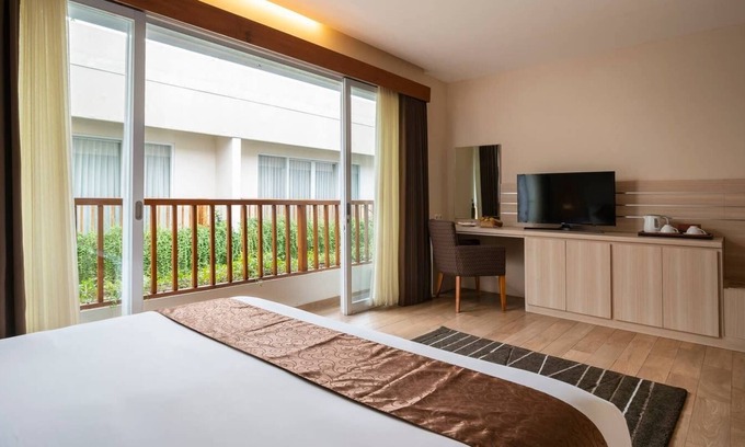 Jungut Batu Resort | Affordable Double Suite with Pool View