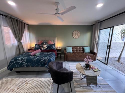 Pretoria House | Afrique134 Olive Tree Private Courtyard Suite