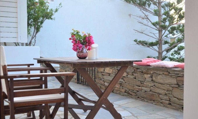 Mpatsi Apartment | Afroditi's Garden View