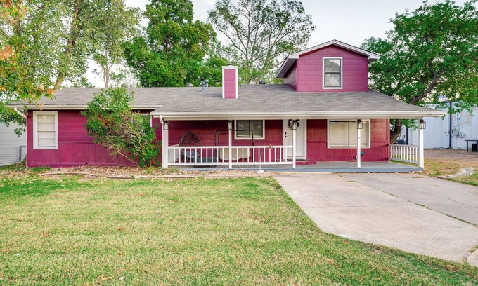 North Garden Acres House | Aggie Game Day Retreat ~ 1 Mi to Texas A & M!