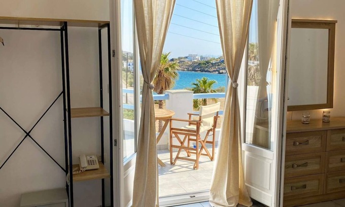 Megas Gialos House | Agnadi Syros Beachfront Studios & Rooms