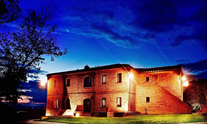 Cristena Villa | Agricola Neci: Tuscan Rural Luxury with Housekeeping, Infinity Pool and a Lake