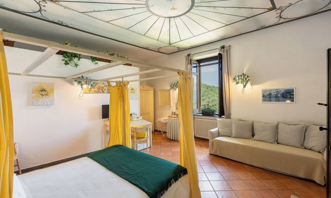 Fisciano Apartment | Agriturismo 'Suite With View of Vesuvius' with Mountain View, Wi-Fi and Air Conditioning