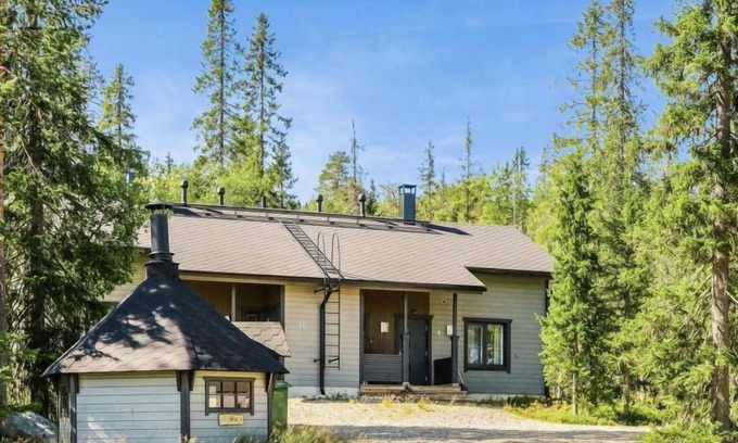 Syote House | Aihki Pine Cottage by Interhome