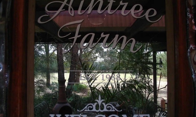 Bearii Villa | Aintree's Area's best kept secret.Courtyard Roomn