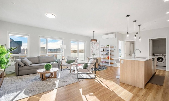 Southeast Calgary Apartment | Air Conditioned 2 BR Luxury Suite/w King Bed