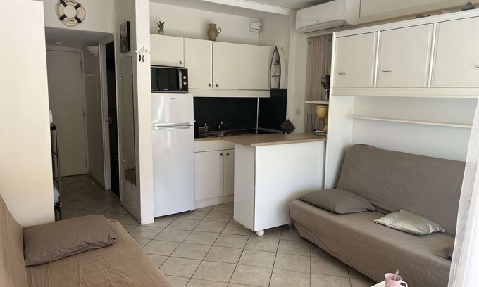 Saint-Melany Apartment | Air-Conditioned Studio with Terrace, Pool & Parking - Sleeps 4, Port Camargue Beachfront