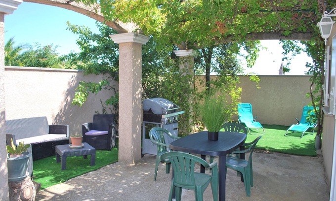 Usclas-d'Herault Apartment | air-conditioned studio with private pool access