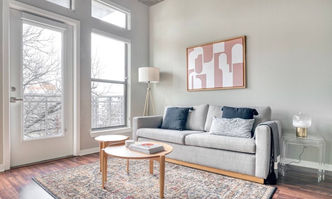Barton Heights Apartment | Airy Barton Springs 1BR w/W/D, Gym & Pool, nr Town Lake, by Blueground