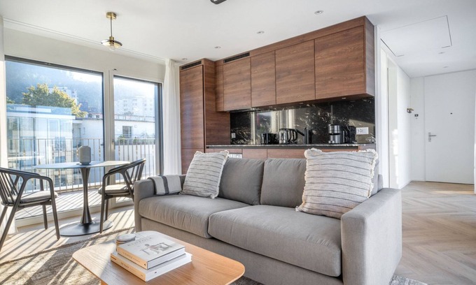 Wiedikon Apartment | Airy Wiedikon 1BR w/Storage & W/D, nr Market, by Blueground