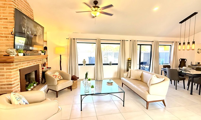 San Antonio Tlayacapan House | Ajijic Modern 1 King Bedroom Unit-Walk To Everything -Bikes-Gym-Pickleball Court