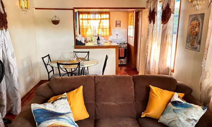 Potters Village Cottage | AJs Cottage EscapenCharming 1-bedroom cottage with WiFi & AC outside St Johns