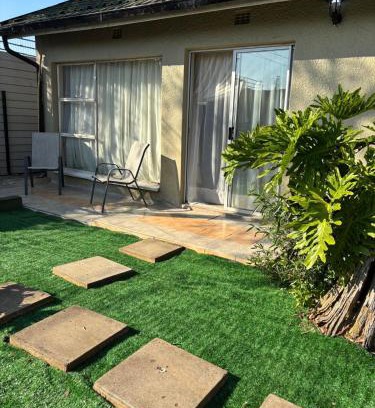 Greater Johannesburg Metropolitan Area Apartment | Alabaster Rest