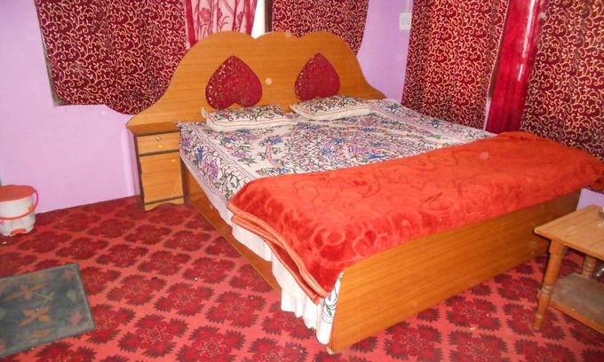 Srinagar House | Alamdar guest house