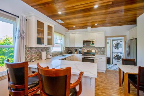 West Alameda House | Alameda 2BR 2BA house, AC, near ferry to San Francisco, 2 free parking spaces