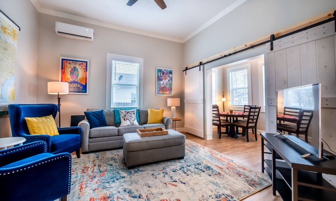 Historic Garderns House | Alamodome 5-Min Walk, Charming Oasis, Gated Parking, Fenced Yard