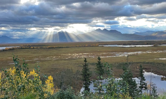 Wasilla Cottage | Alaska Getaway with Mountain Views, Full Kitchen & Private Entry