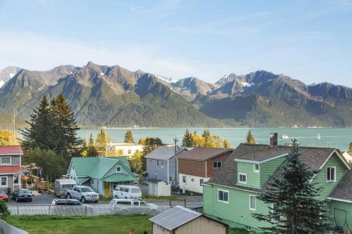 Seward Apartment | Alaska's Point of View Full Suite