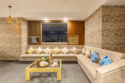 Udaipur Villa | Alaya Stays 4 BHK with Pvt Plunge pool - Lumbini