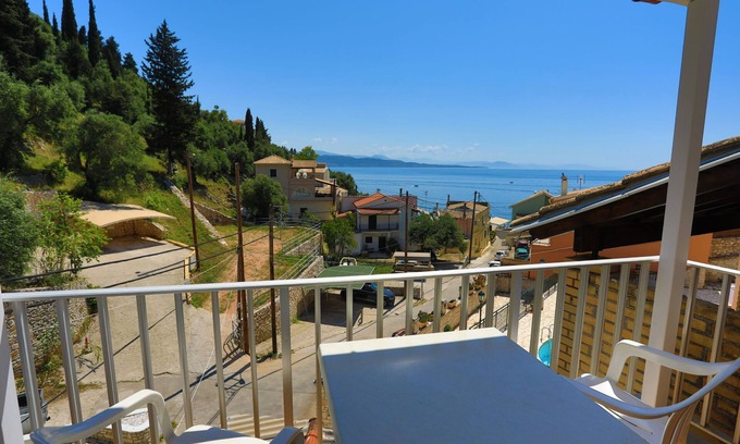 Katavolos Apartment | Alexandra, Renovated, for 4, near Kaminaki beach, A/C, WiFi