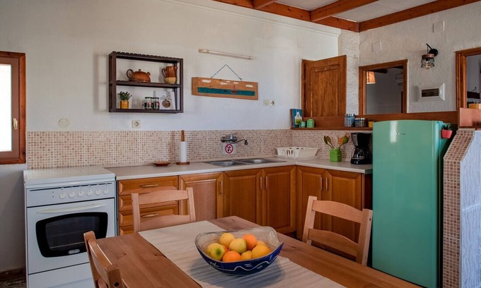 Papastavraiika Apartment | Alice House - Apartment with Yard