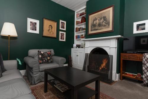 Launceston CBD House | Alice's Cottages