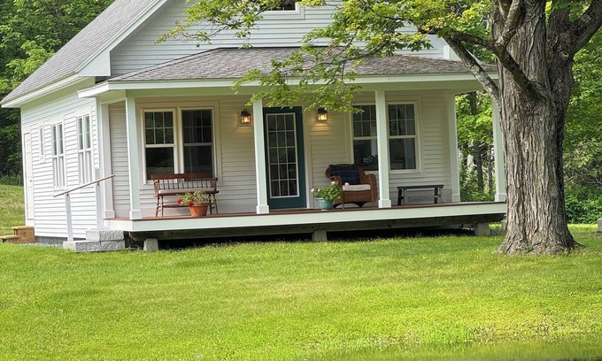 Woodstock Cottage | All New 1-bedroom cottage on a private pond in Woodstock with WiFi, AC
