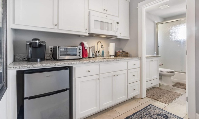 Breezy Heights Apartment | All the amenities of a resort with all the comforts of home