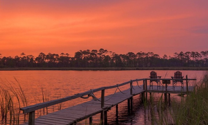 Alligator Point House | Alligator Point & Paddle. Pond home- Short walk to the beach.