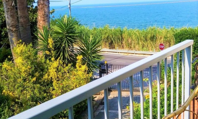 Vallevo Apartment | Alloggio fronte mare con terrazzo sulla Costa Dei Trabocchi