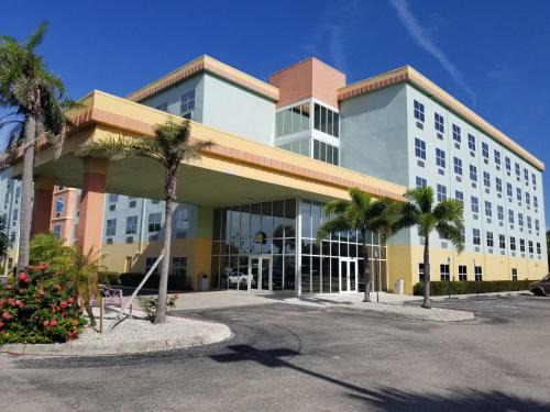 McGregor Hotel | Allure Suites of Fort Myers