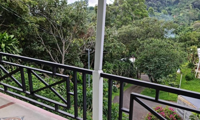 Cajon House | Alluring balcony view and breathtaking sunsets, 12 min to downtown Grecia!!