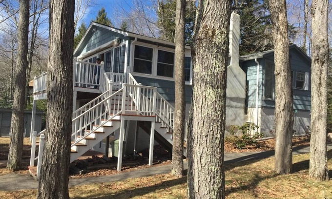 Middleton House | ALMOST HEAVEN! Enjoy lakeside magic with amazing views and amenities!