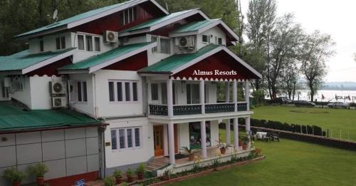 Brein Bed & Breakfast | Almus Resorts