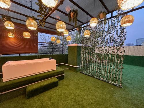 Koregaon Park Apartment | Aloha:Pvt BR with Huge Terrace Jacuzzi Lake view