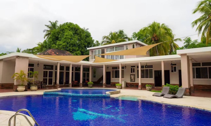 Pacific Coast Villa | Alojamiento Masagua Escuintla con Piscina y granja