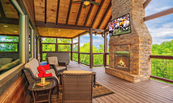 Wears Valley Cabin | ALongViewSplash: Pool, Mtn View, Pet-Friendly, Theater, Game Room, Hot Tub, WiFi