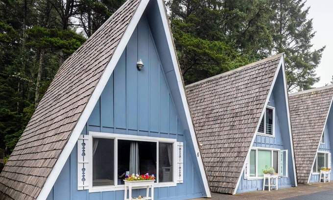 Otter Rock House | Alpine Chalet #6 Full Loft - Otter Rock, OR