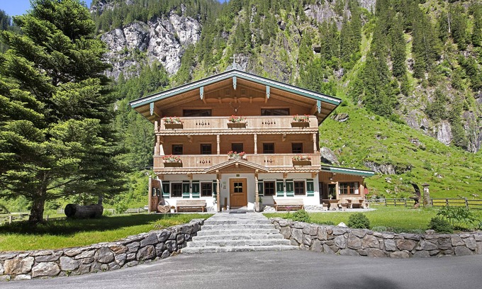Mayrhofen Ski Chalet | Alpine Chalet Lacknerbrunn up to 21 persons with Mountain View