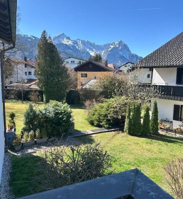 Garmisch-Partenkirchen Apartment | Alpspitzenblick