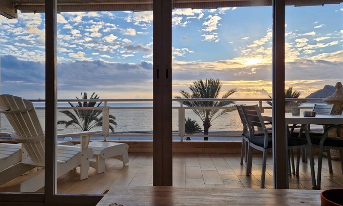 El Albir Apartment | Altea beach front. Big terrace, sea views, WIFI and free parking.