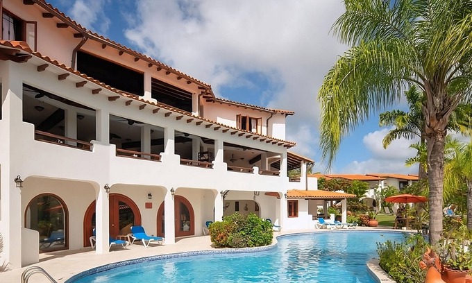 Maynards Hotel | Always a Great Idea To Unwind! Near Heywood Beach! Outdoor Pools, Parking!