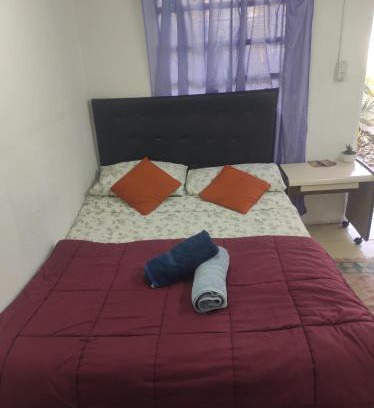 Almirante Brown House | Amanecer Campestre bajo el Ceibo