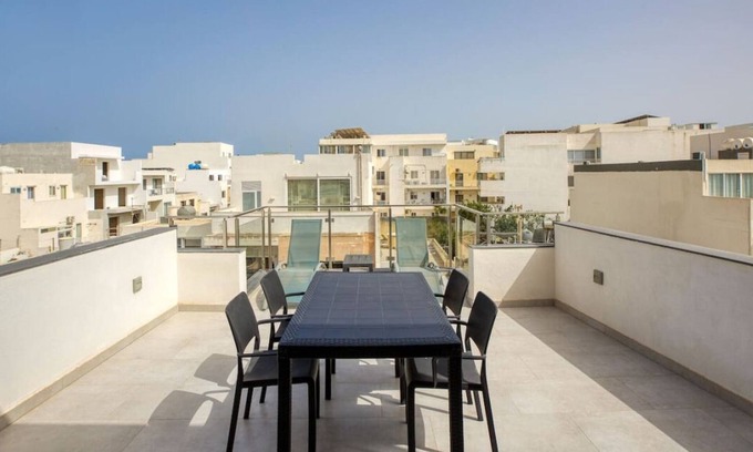 Swieqi Apartment | Amazing 1BR penthouse with pool access & terrace
