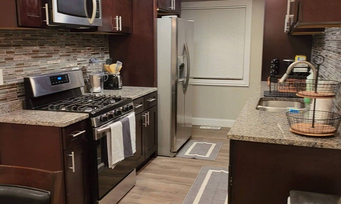 Park Forest House | Amazing 4 Bedrm Twnhm-30 Miles to Dwntwn Chicago Private Off Street Parking