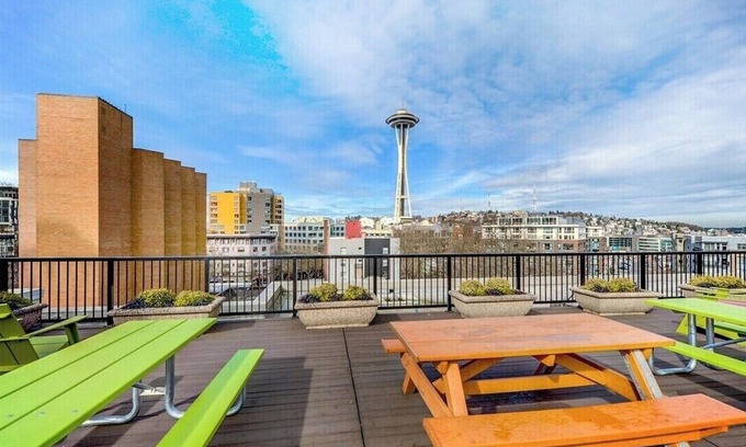 South Lake Union House | Amazing Condo in Heart of Seattle