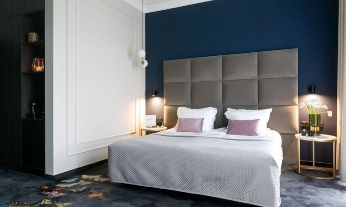 Stradom Hotel | Amazing Downtown Getaway | Near Local Landmarks